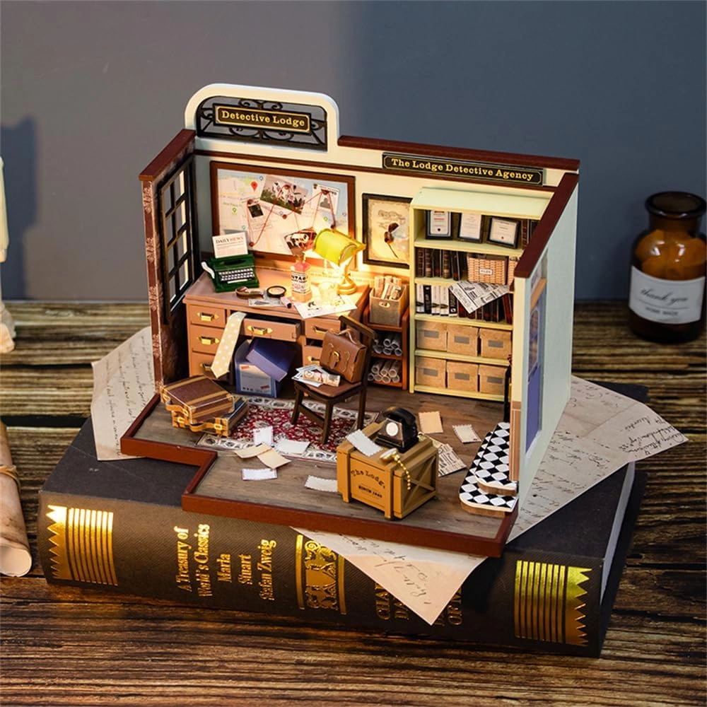 Miniature Dollhouse Kit - 1:24