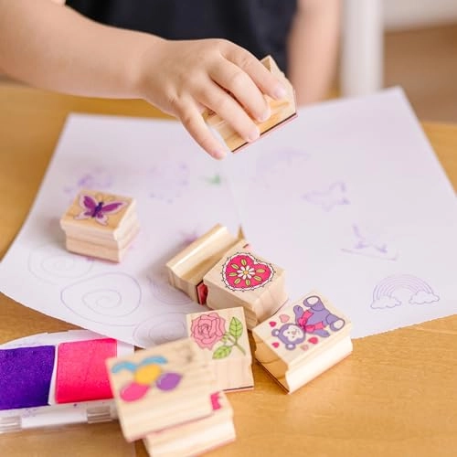 Friendship Stamp Set - 15 piece(s) 9 colourful themed kids stamps, 2 ink pads for stamping 5 coloured pencils, sturdy wooden tray