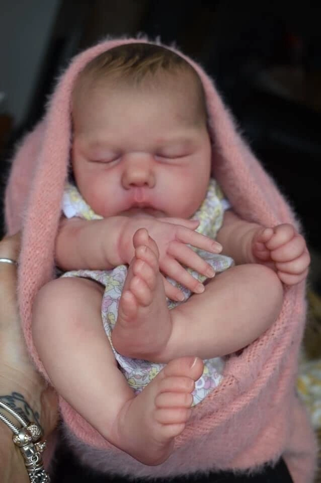 Willa Reborn Baby Doll - 50 cm Silicone vinyl Brown Eyes