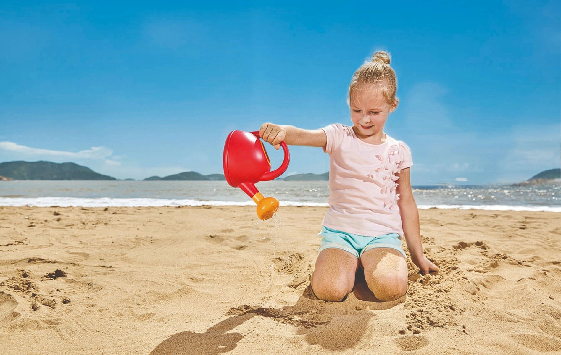 Watering Can - Red 21.5 x 12.5 x 14.5 cm