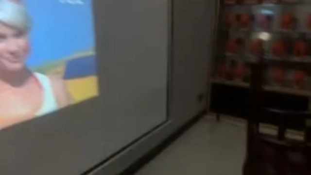 4K HD Portable Projector - 27000 lumens 1920 x 1080