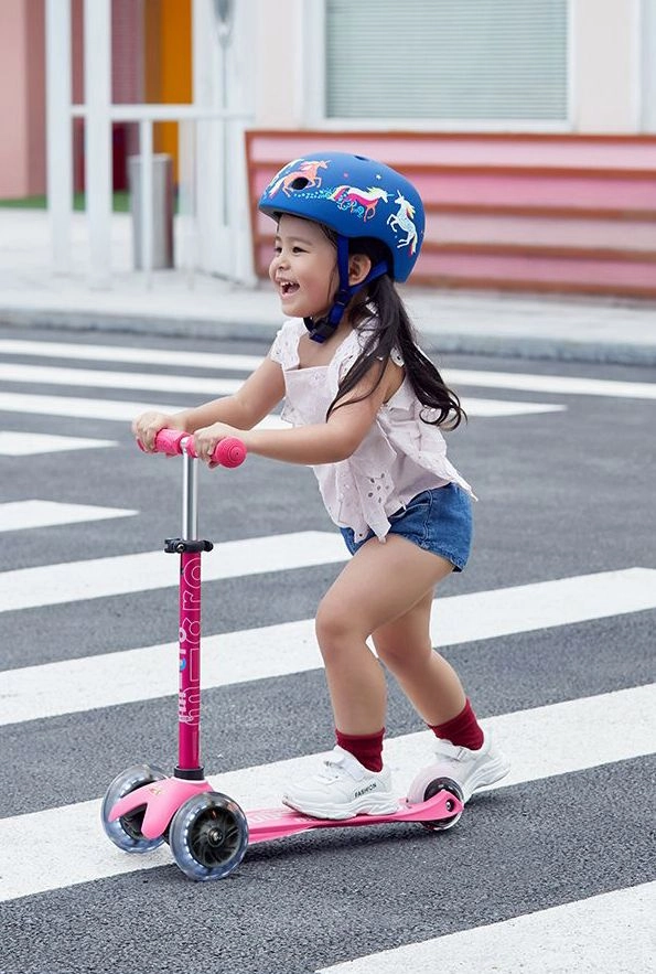 Mini Deluxe 3-Wheel Kick Scooter – 120/85 mm LED