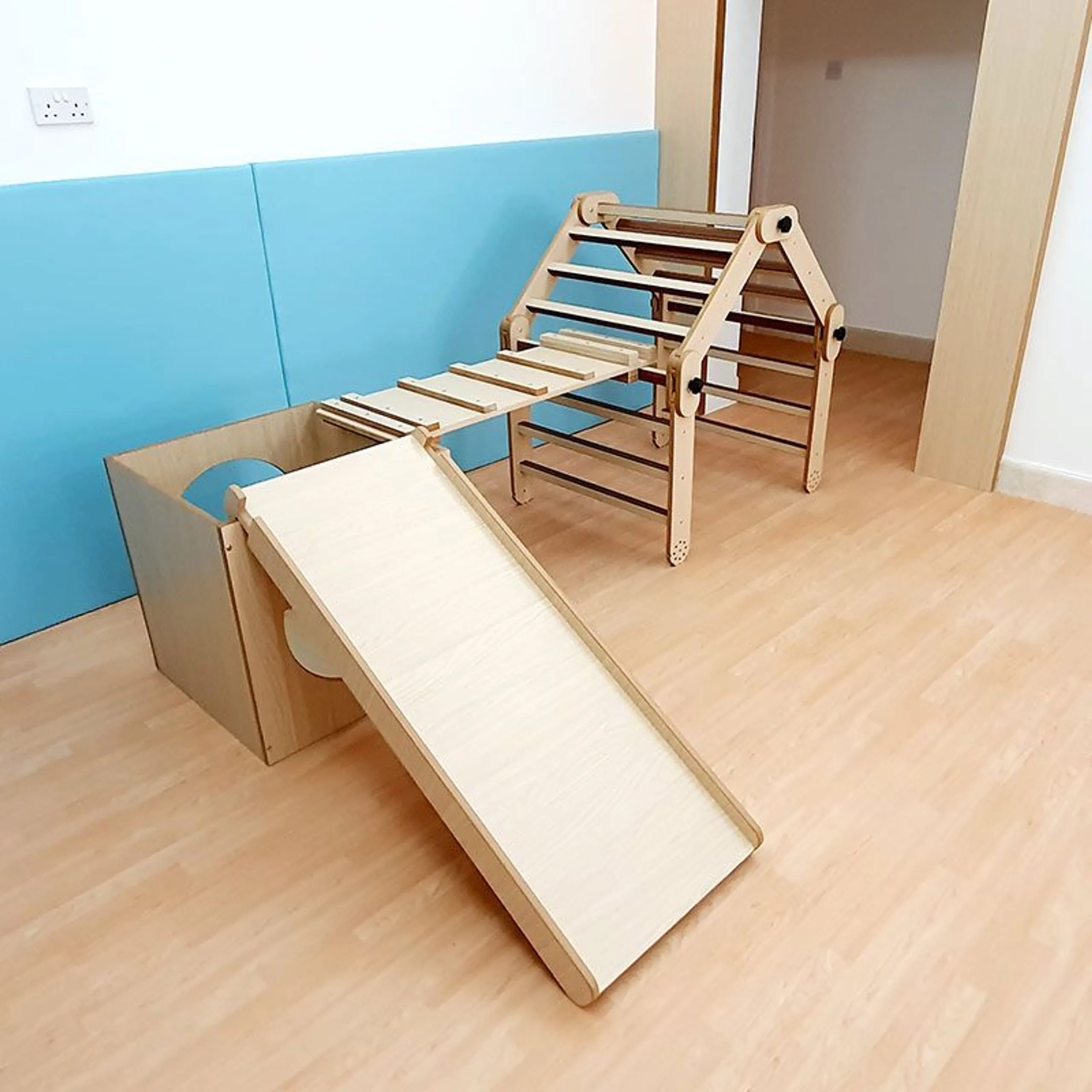 Pikler Triangle - 1 Ramp Tunnel Box Slide