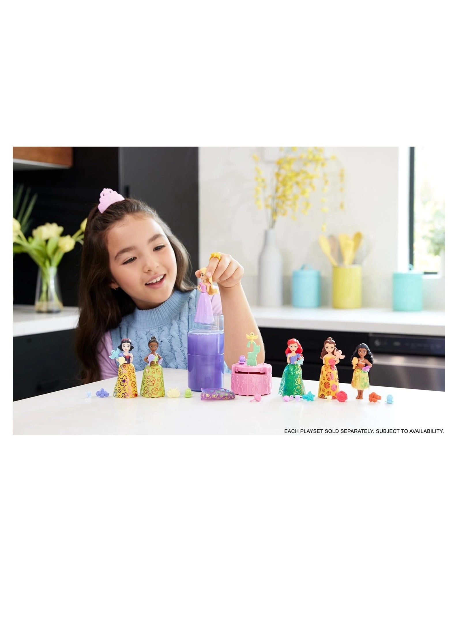 Royal Color Reveal Garden Party Series - Small Doll 6 Surprises Scented Ring