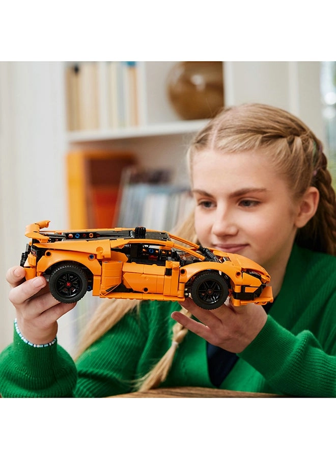 Technic Lamborghini Huracán Tecnica (42196) - Ages 9+ V10 engine
