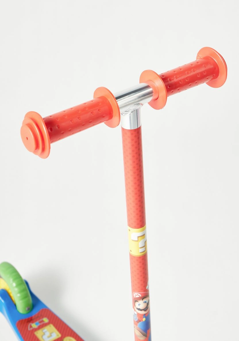 Super Mario Twist 3-Wheel Kick Scooter