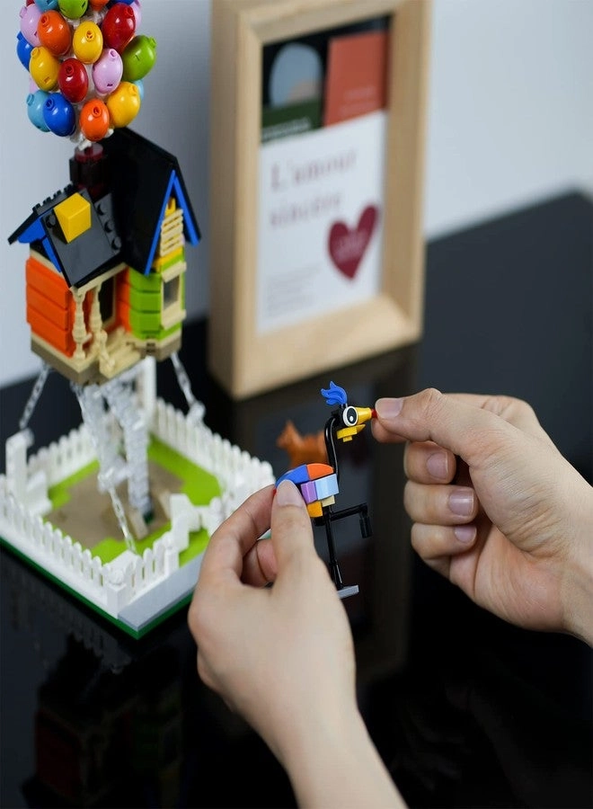 Up Balloon House - 635 pcs Tensegrity Sculptures