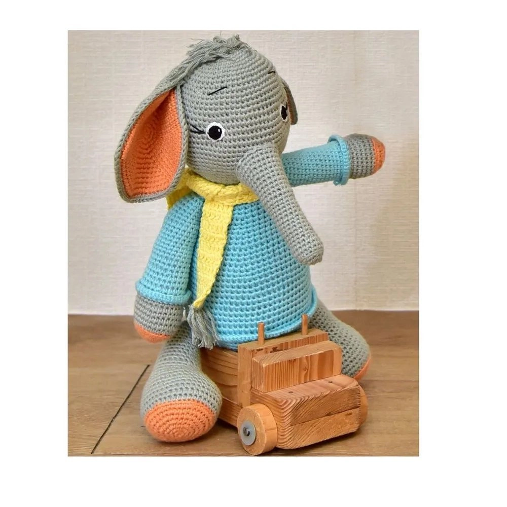 Dusty The Elephant - 32 cm Plush