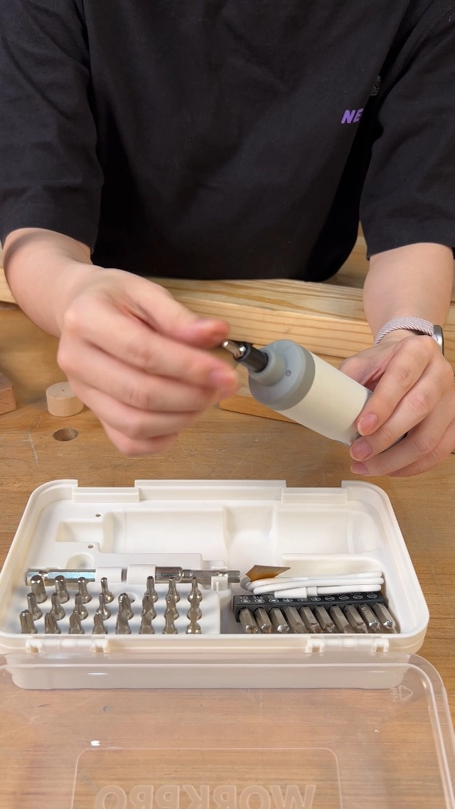 Electric Screwdriver - 3.6V Rechargeable 35 Bits