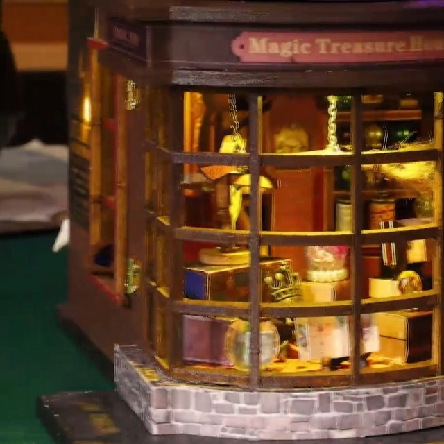 Miniature Dollhouse Kit - Mechanical Aesthetic Design 27.48 x 22.48 x 29.18 cm