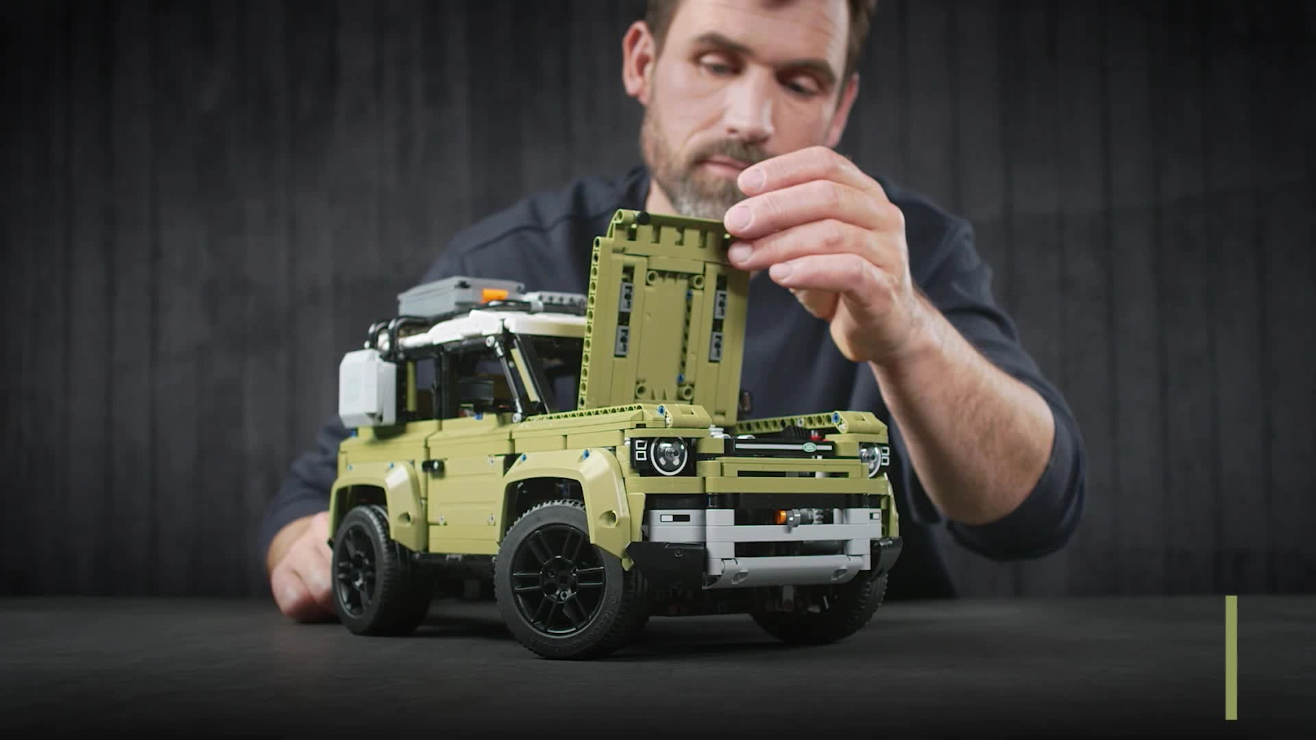 Technic Land Rover Defender (42110)