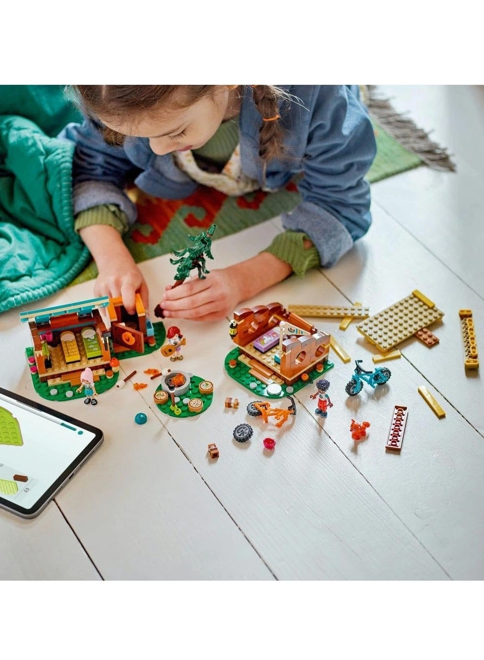 Friends Adventure Camp Cozy Cabins (42624) - 3 mini dolls fox 2 mountain bikes