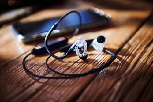 IE 100 PRO Wireless Earbud