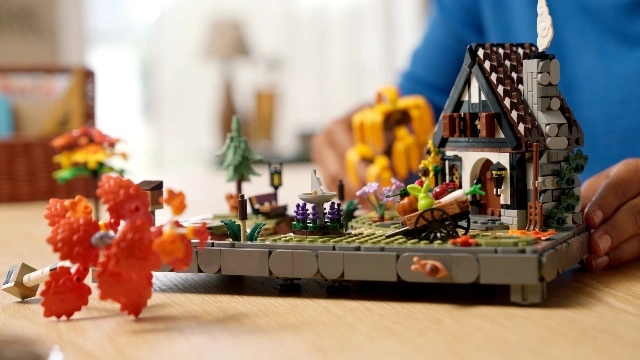 Autumn Cottage Garden (11372) - Miniature Building Set for Adults