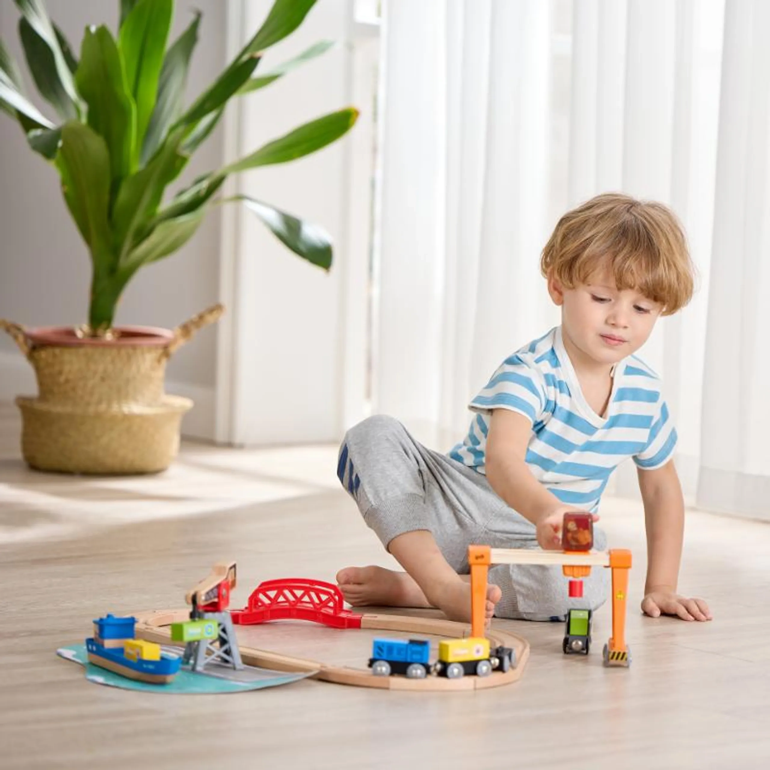 Lift & Load Harbour Train and Railway Set - 25pcs
