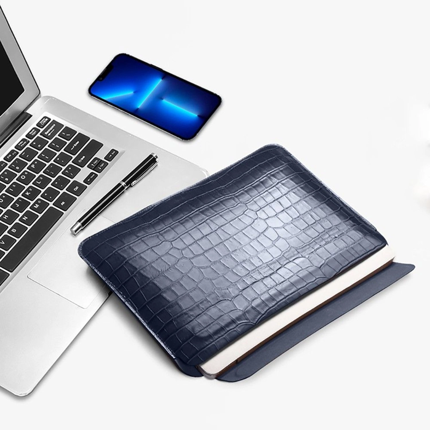 Skin Croco Sleeve for MacBook 16.2-Inch