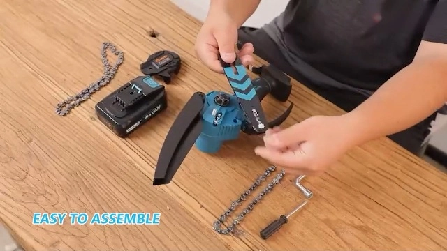 Mini Chainsaw - 550 watts