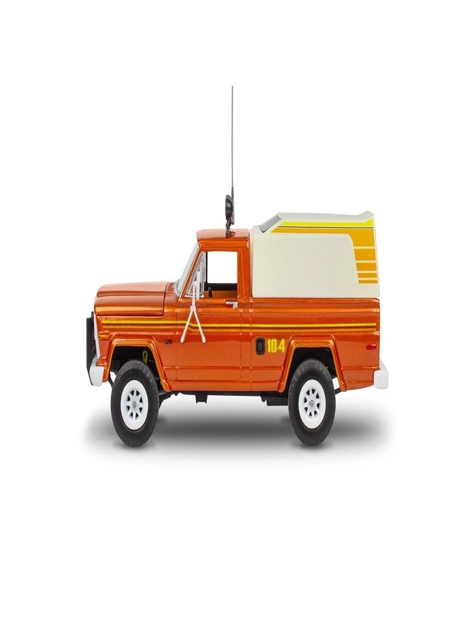 Jeep J-10 Pickup with Camper Top Model Kit (14568) - 1:25