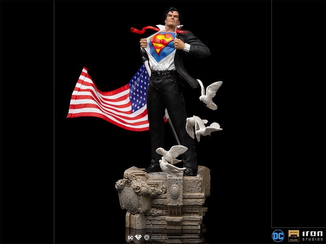 Clark Kent Deluxe - DC Comics - Art Scale 1/10 - Limited Edition Hand Painted Removable Cloth Flag