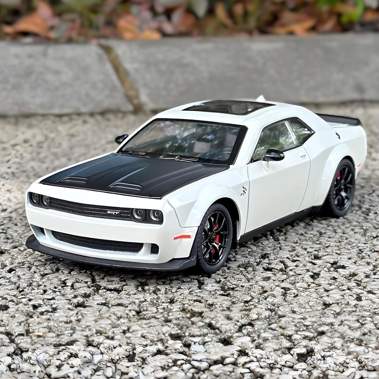 Dodge Challenger SRT - 1:24