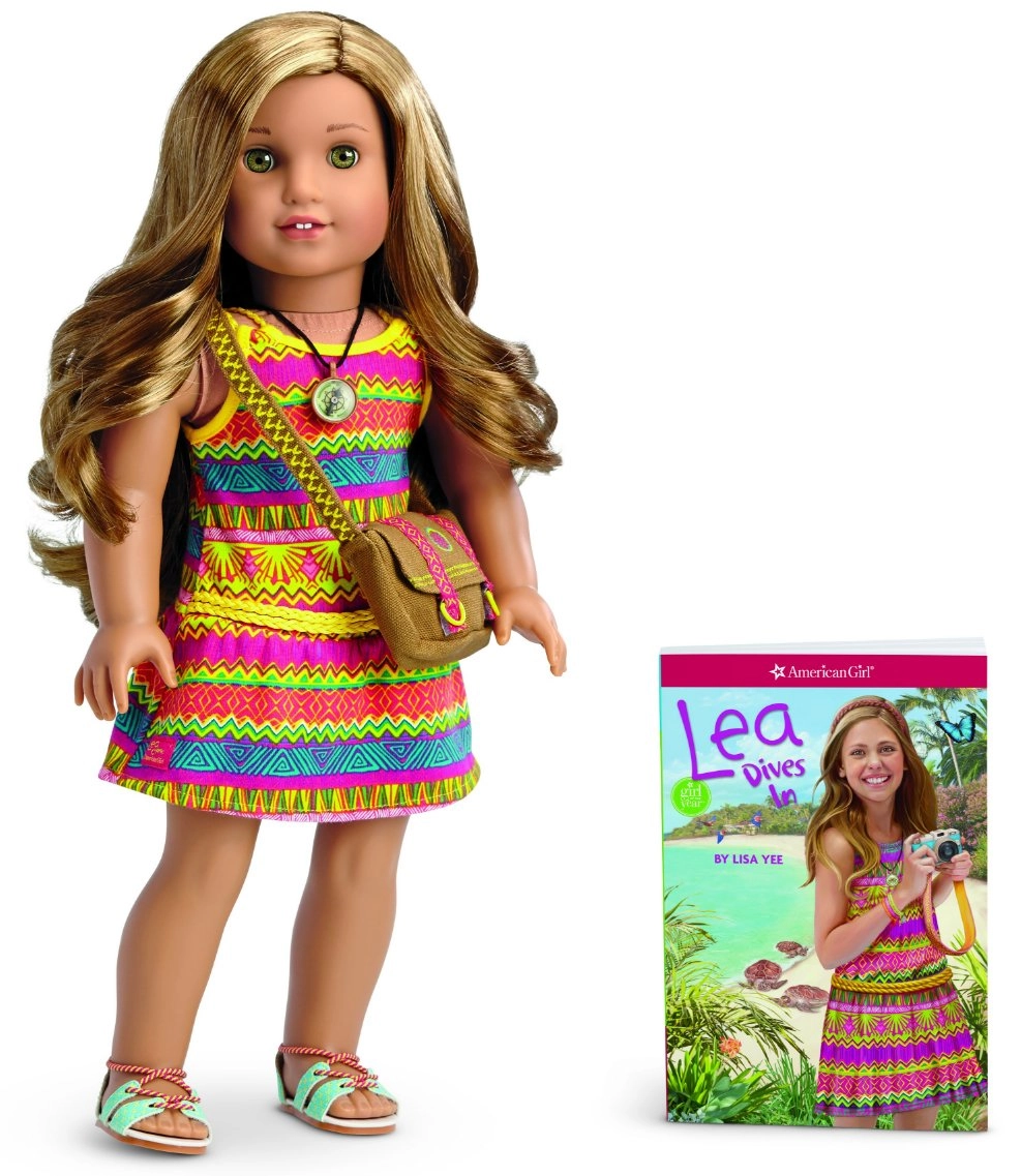 American Girl Lea Clark Doll - 18" Lea Dives In paperback book
