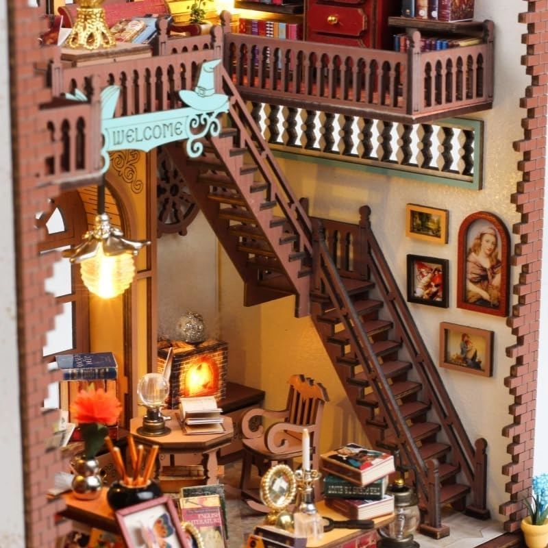 Magic Book House - Magic Book Store 1:24 Scale