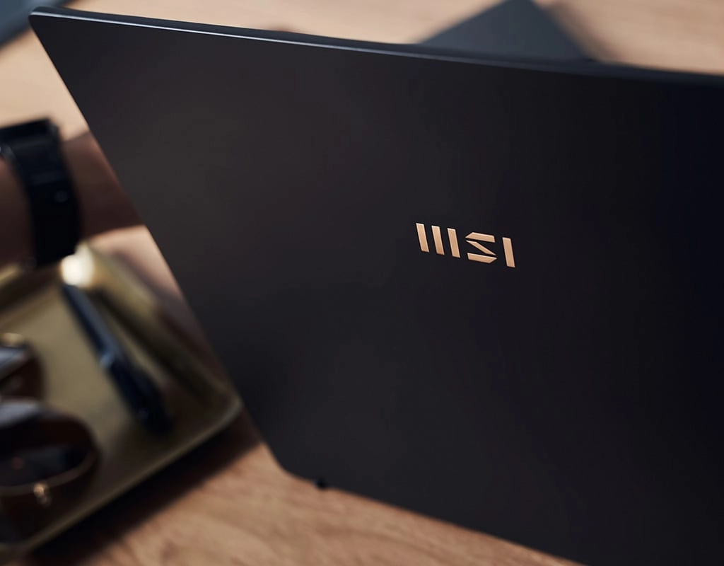 SUMMITE14087 Summit E14 A11SCST-087 - 14'' Core i7-1185G7 32GB DDR4 1TB SSD