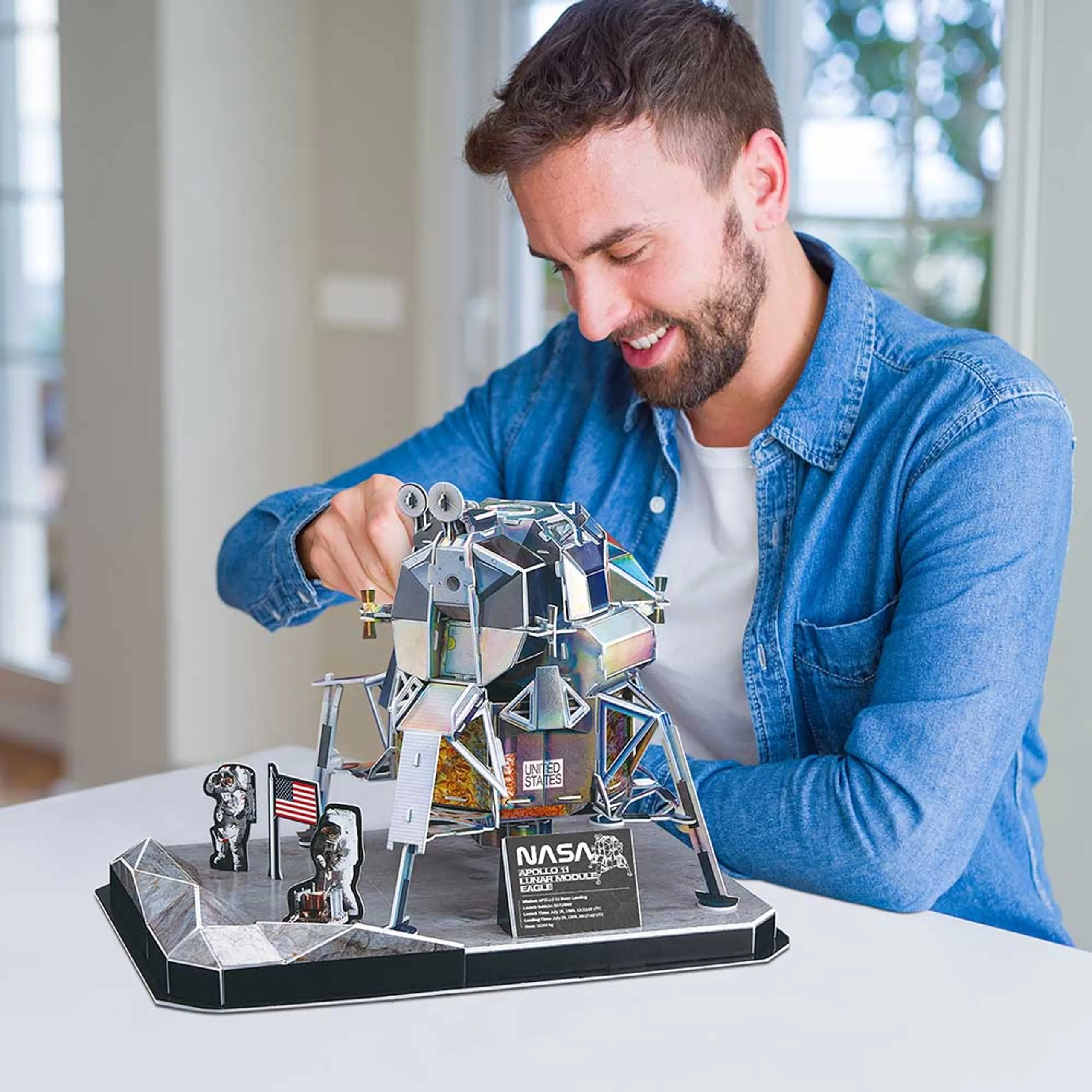 NASA Apollo 11 Lunar Module Eagle 3D Puzzle (527-DS1058H) - 93 pcs