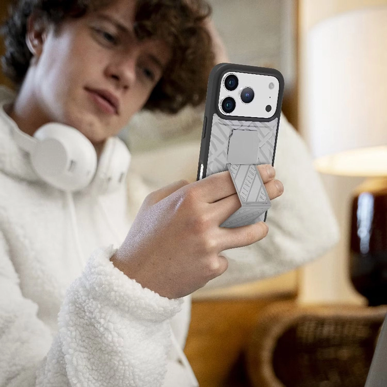 Morphix Cuero Gripstand Case for iPhone 17 Pro