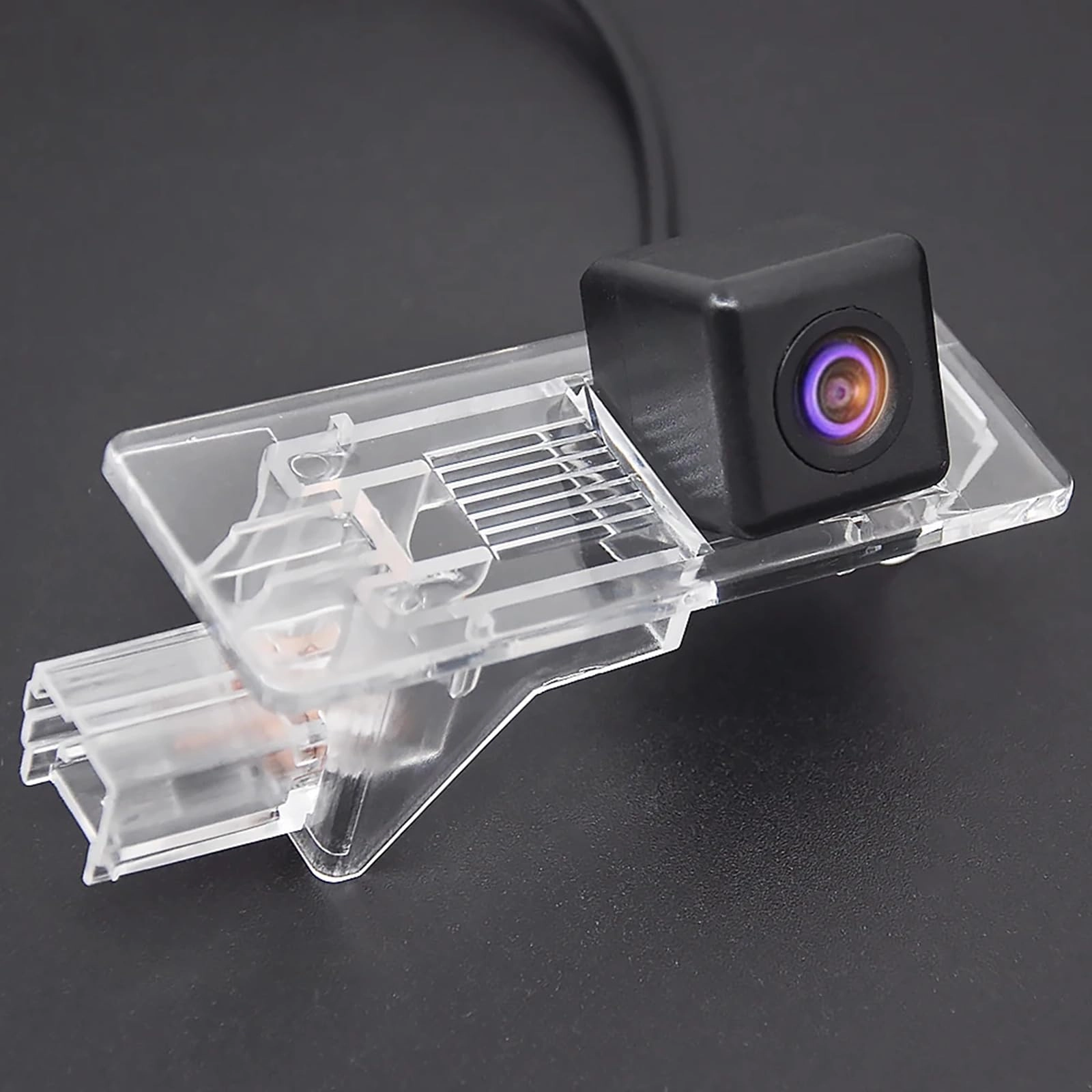 LUPCIO reversing camera - Night vision Wire 728 x 512 pixels