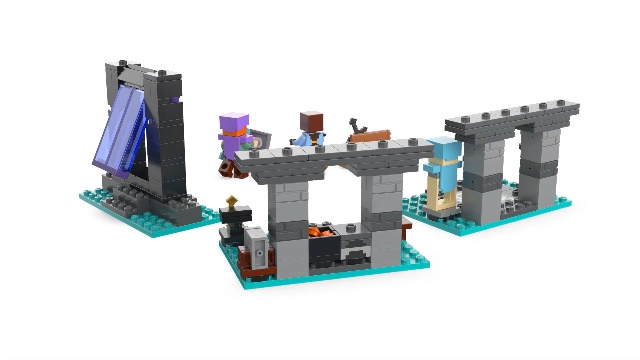 Minecraft The Armoury (21252) - 7+ Alex with a Diamond Sword