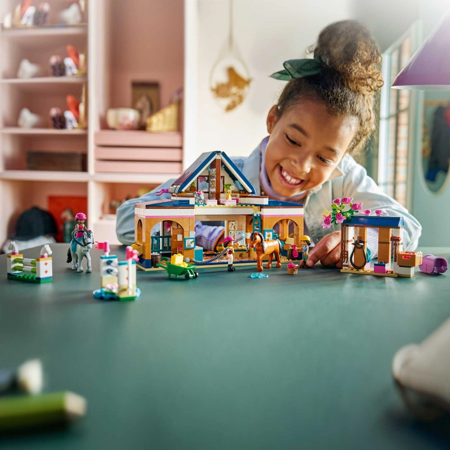 Friends Horse Stable and Riding Academy (42688) - Ages 7+