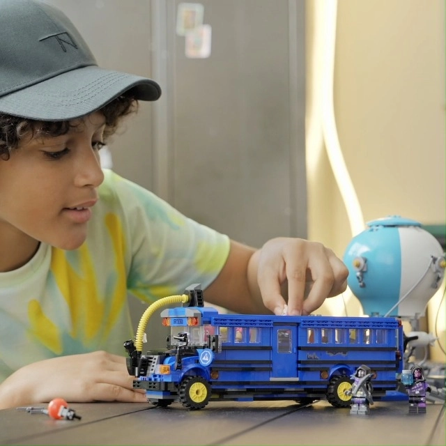 Fortnite Battle Bus (77073)