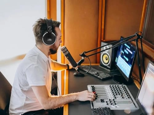 SR Studio 600070 Wired Headphone