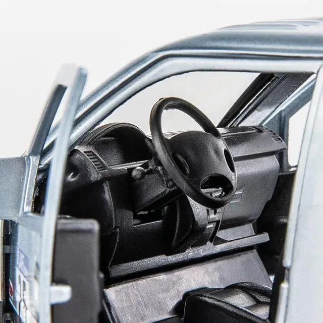 Wuling Van Modified - 1:24 1 pcs