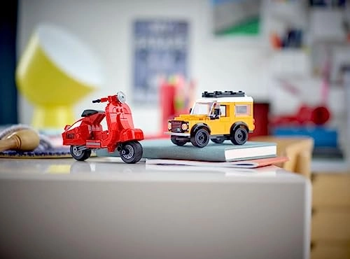 Land Rover Classic Defender (40650) - 1:43 Scale Driver minifigure