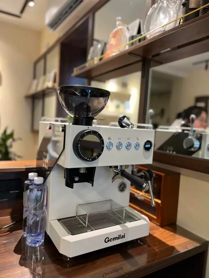 CRM3812C - Integrated Grinder Milk Frother