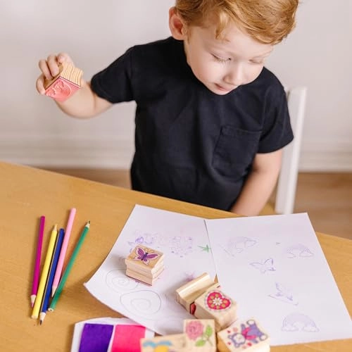 Friendship Stamp Set - 15 piece(s) 9 colourful themed kids stamps, 2 ink pads for stamping 5 coloured pencils, sturdy wooden tray