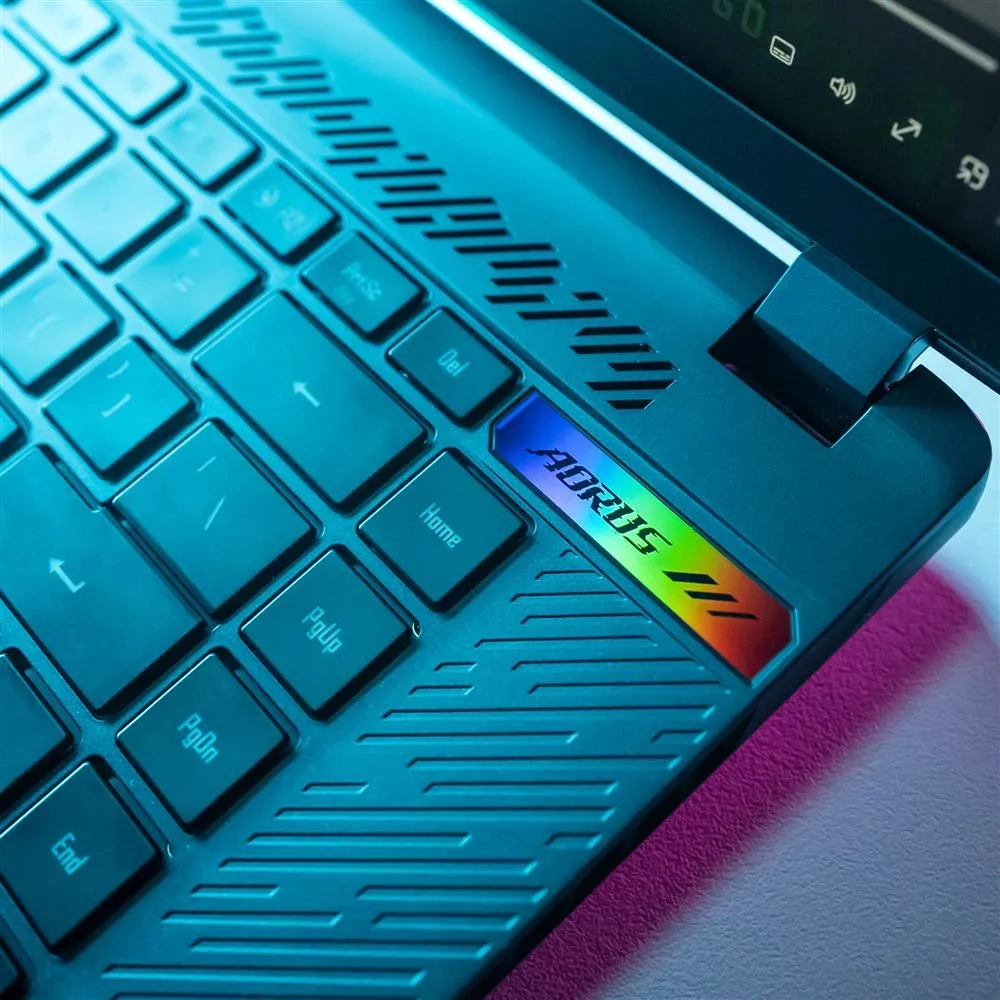 AORUS MASTER 16 BZHC6USE65SH - 16'' Core Ultra 9 275HX 32GB DDR5 2TB SSD