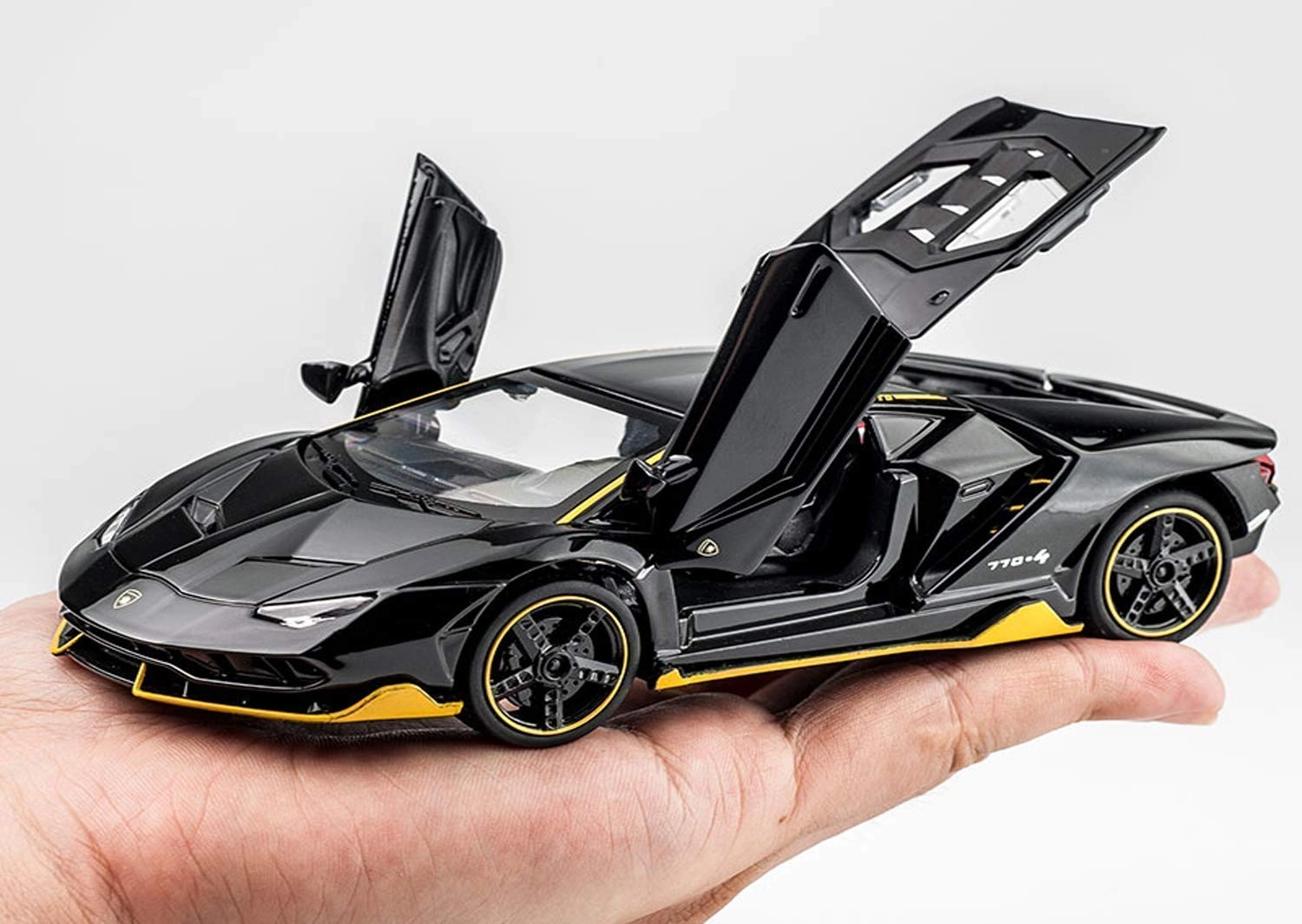Metal Pullback Car - 1:32 1 pcs