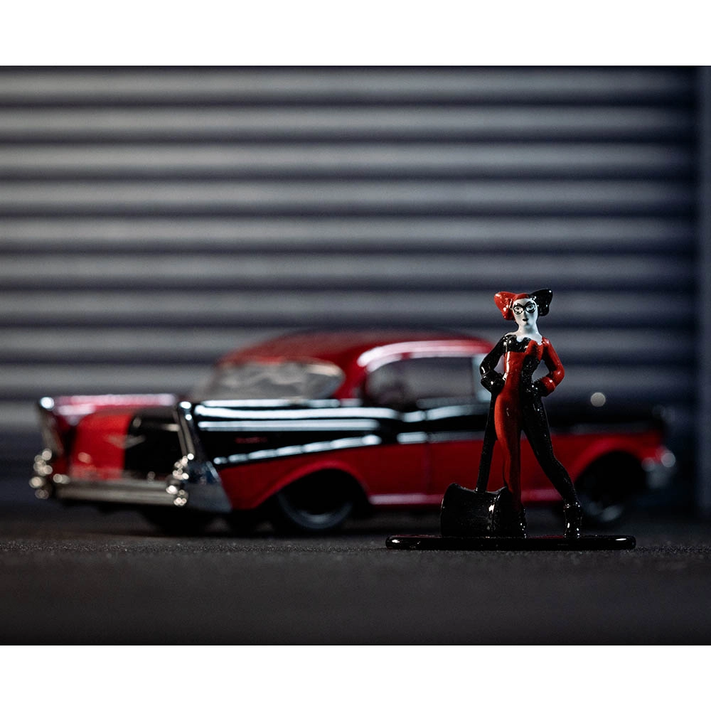 Harley Quinn 1957 Chevy Bel Air with Harley Quinn Figure - 1:32