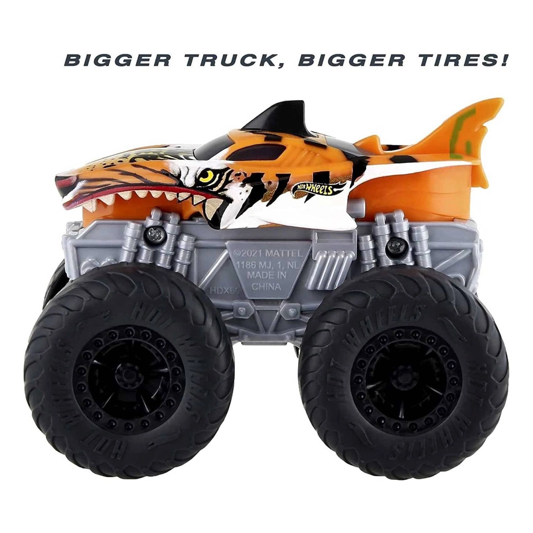 Monster Trucks Roarin Wreckers - 1:43