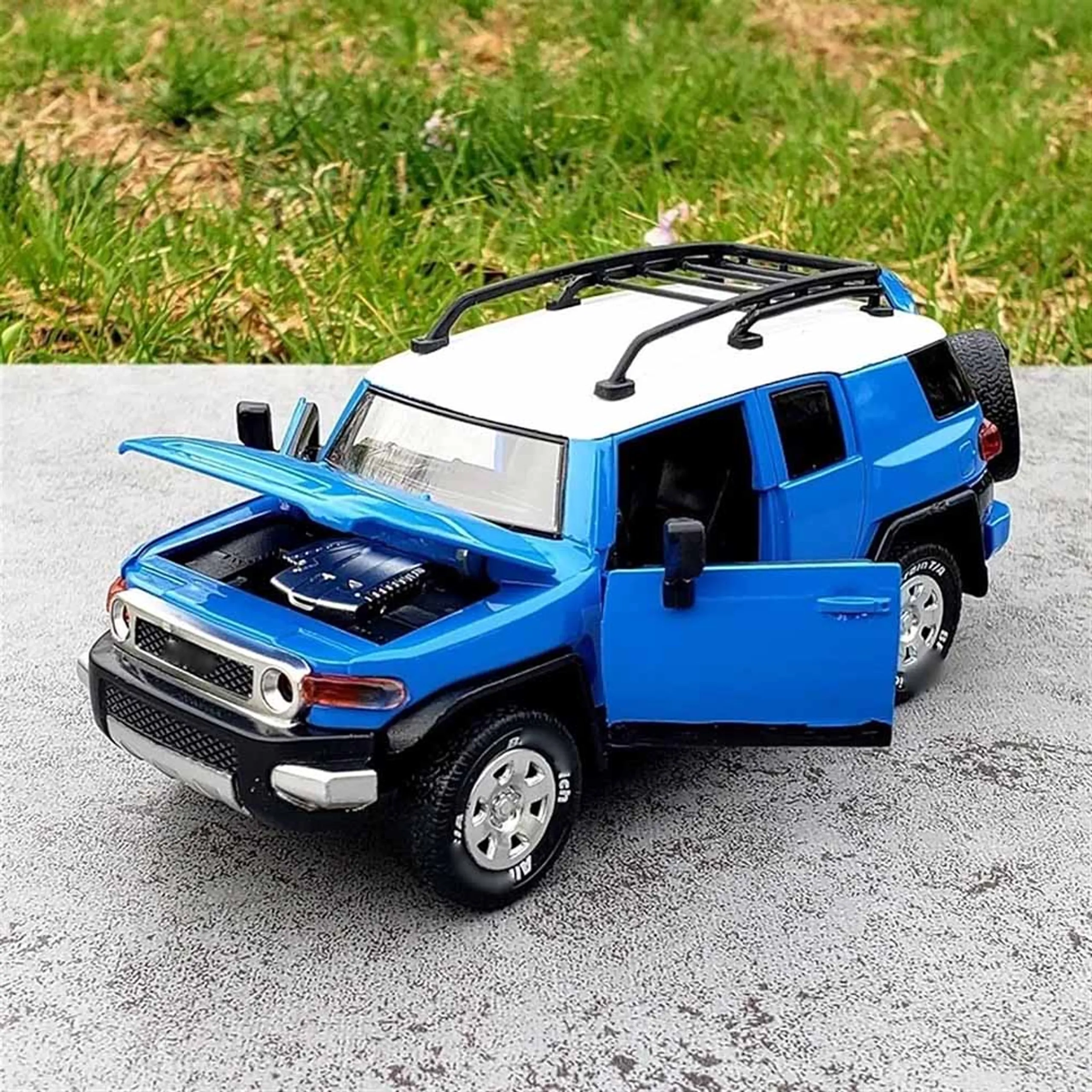 Toyota FJ Cruiser - Die-Cast - 1:32