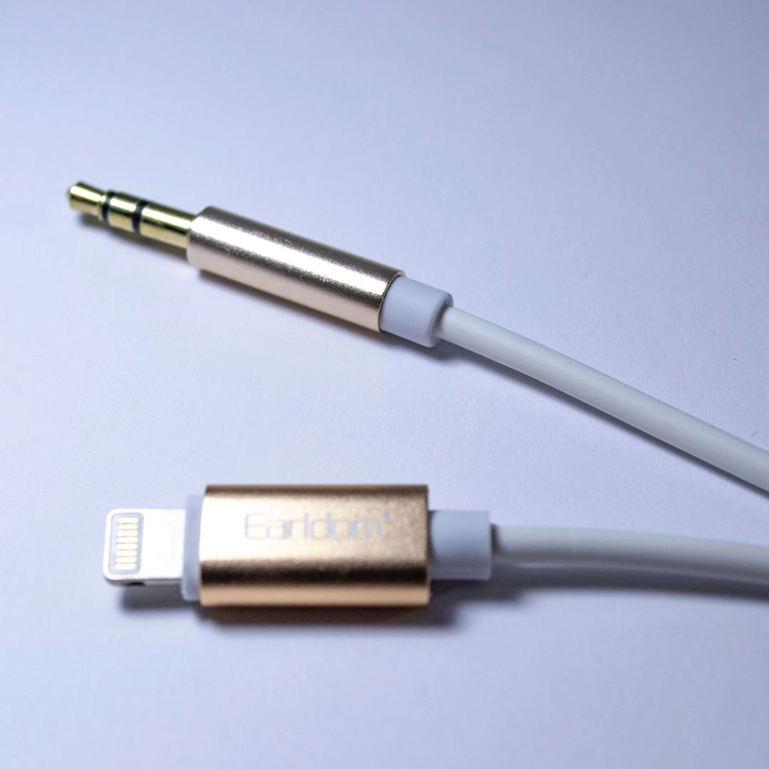 Lightning To 3.5Mm Plug