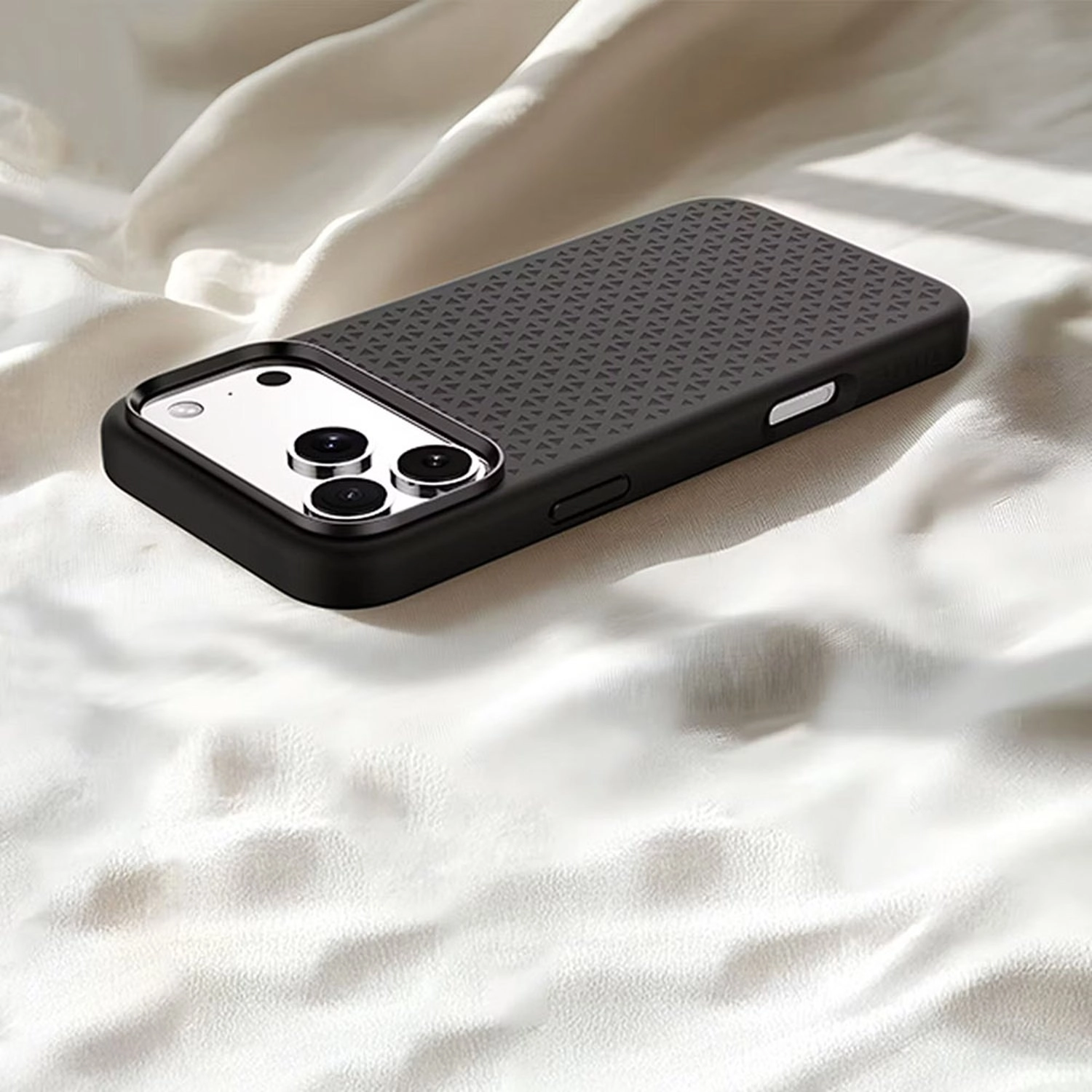 Fiora Silicone Case with MagSafe for iPhone 17 Pro Max