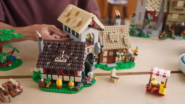 LEGO Icons Medieval Town Square