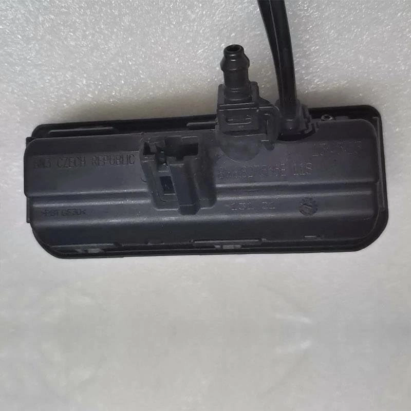 8W8827566E - Night vision