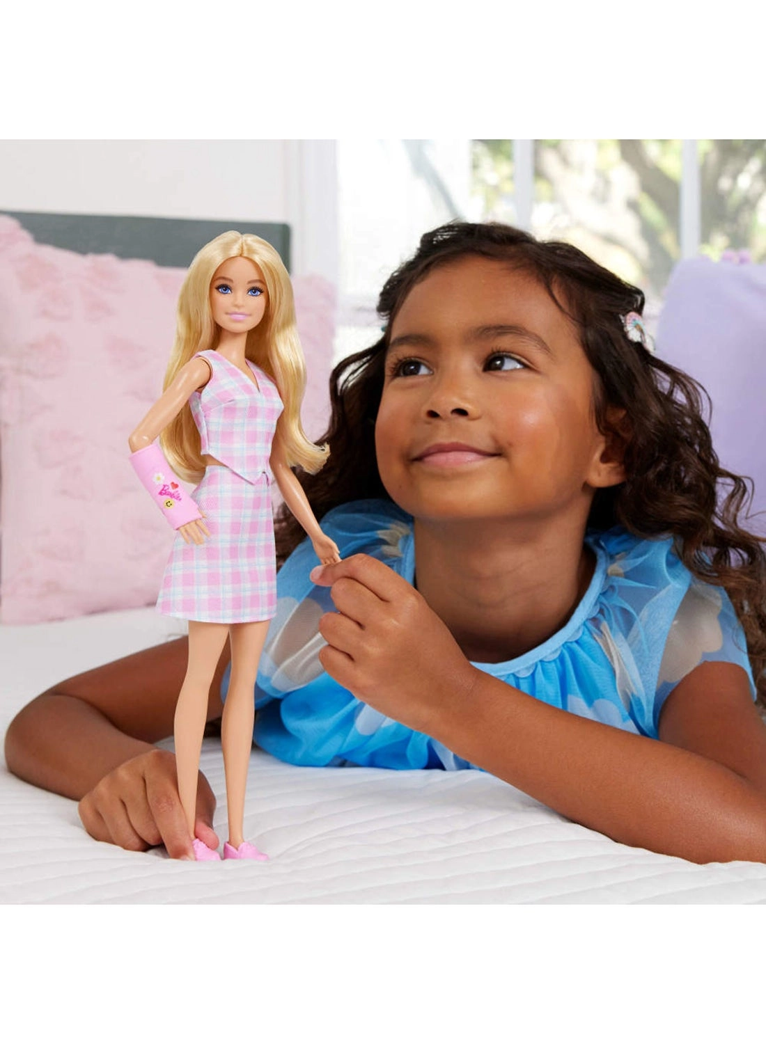 Barbie Fashionistas - Blonde Hair Pink Arm Cast Ages 3+