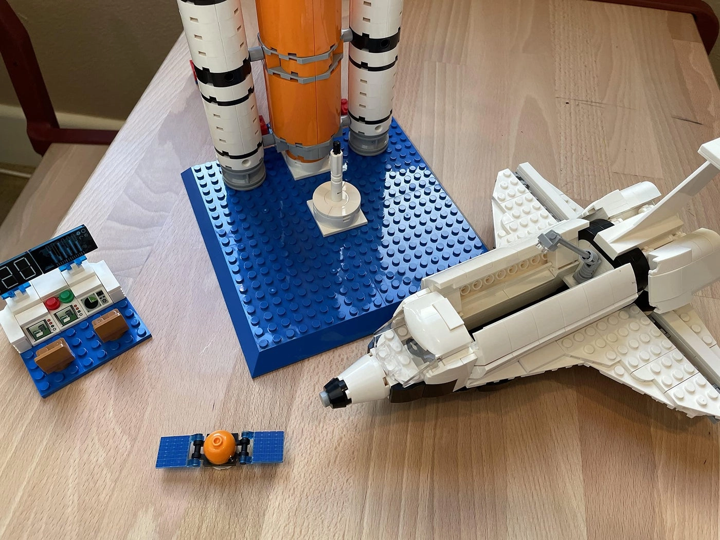 Space Shuttle & Rocket Launch Base - 830pcs