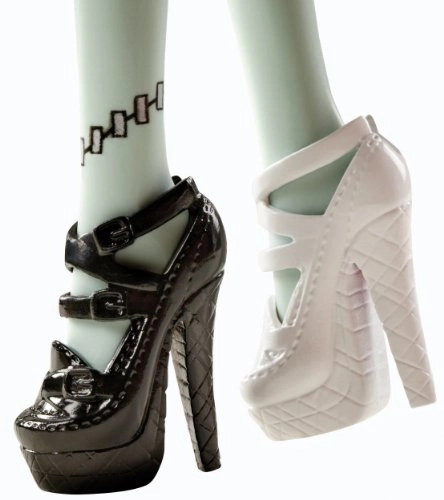 Frankie Stein Doll - Coffin Bean Ages 6+